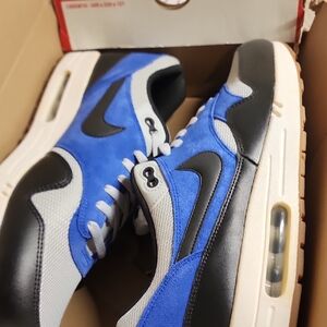 Nike Men's Blue and Black Air Max Sneakers